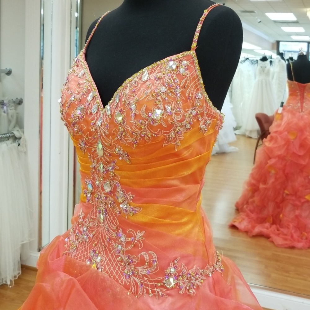 Cherry-gold quinceanera celebration dress - Picture 3 of 6